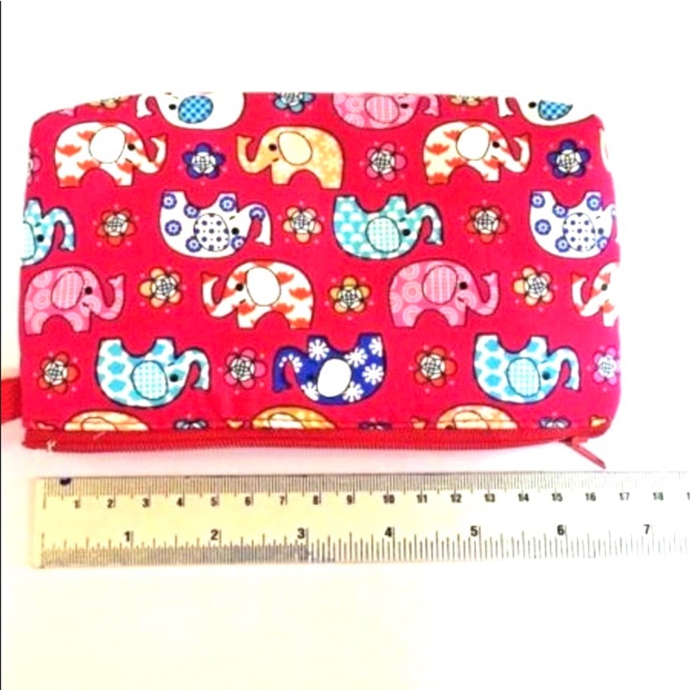 Adorable elephants make up cases - Picture 4 of 6